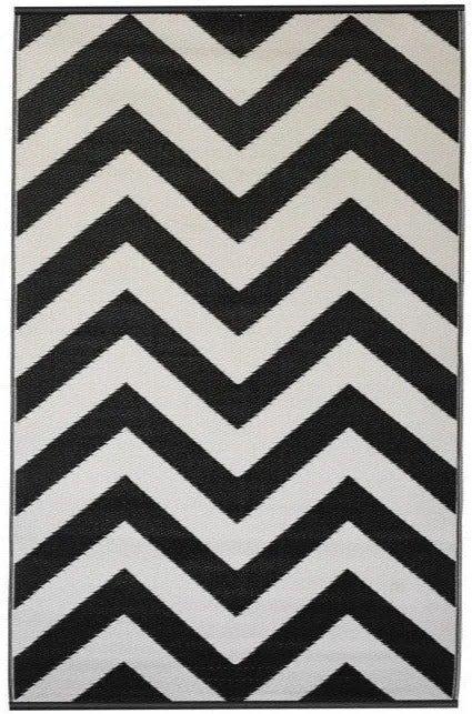 Eco Friendly Outdoor Rug - Chevron - Black & White